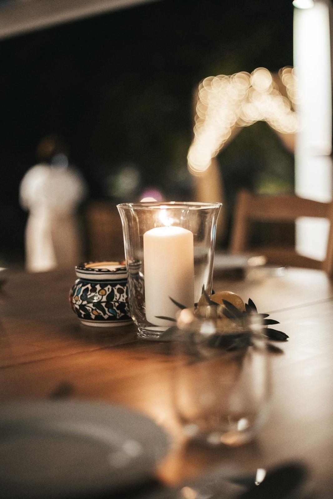 Bougie sur la table dressée